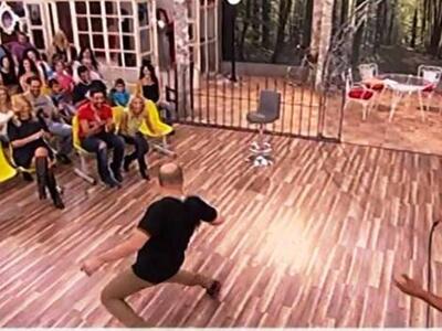 Το ζεμπέκικο του Μάρκου Σεφερλή! ΔΕΙΤΕ ΤΟ ΒΙΝΤΕΟ