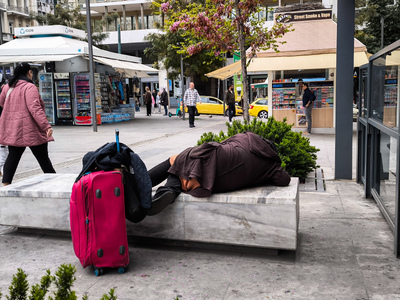 Eurostat: «Πρωτιά» της Ελλάδας στη φτώχε...