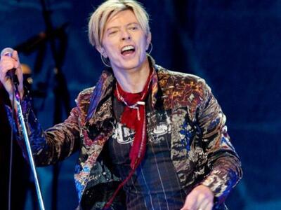 Γιατί ο Ντέιβιντ Μπόουι κυκλοφορούσε κρα...