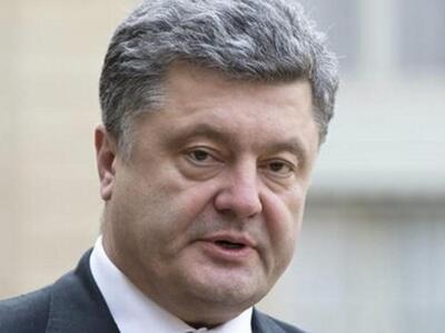 Πέτρο Ποροσένκο: Πιθανή η επιβολή στρατι...