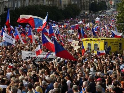 Τσεχία: Δεκάδες χιλιάδες διαδηλωτές κατά...