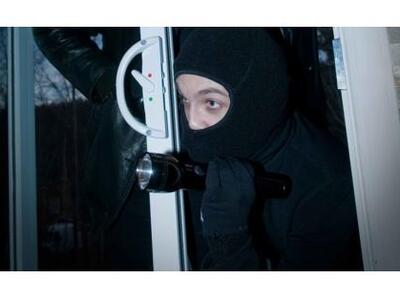 Οι δράστες πήραν 100.000 ευρώ και κοσμήματα