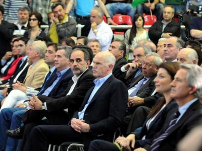 Η τελευταία φορά που ο Παπανδρέου ακούει...