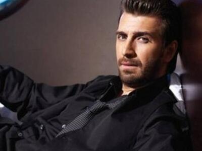  Θάνος Πετρέλης: Τα Χριστούγεννα  στο Αί...