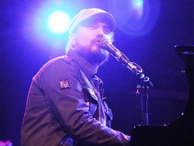 O Στάθης Δρογώσης live στην Πάτρα 