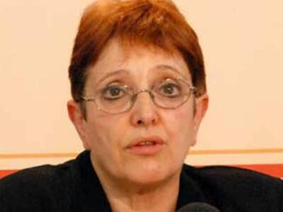 Αλ. Παπαρήγα: "φαρσοκωμωδία η αντίδ...