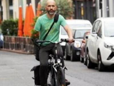 Αστυνόμος επέβαλε πρόστιμο σε μονόχειρα ...