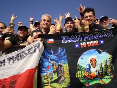 Πέθανε ο πρώτος τραγουδιστής των Iron Ma...