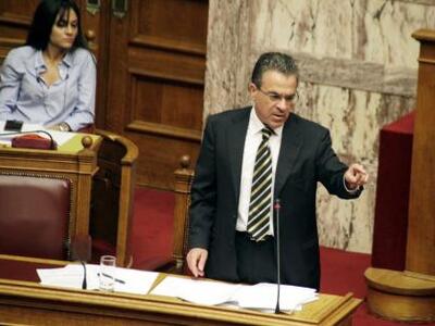 ΣΥΡΙΖΑ: Ούτε νόμιμος, ούτε ηθικός ο Ντινόπουλος