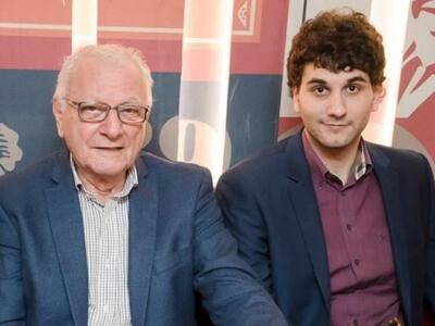 Ο κώστας Χαρδαβέλλας με τον γιό του Κωνσταντίνο