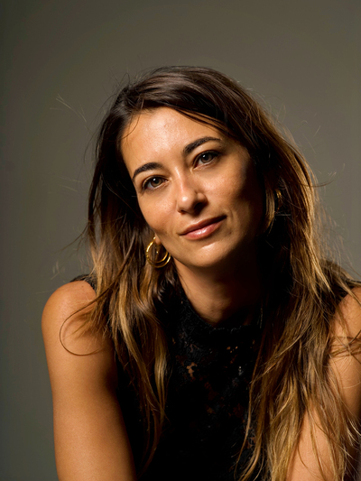 Στη φωτ. η σκηνοθέτις Μυρσίνη Αριστείδου.