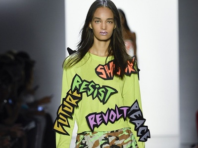 FLUO ΥELLOW! ΟΛΑ ΔΕΙΧΝΟΥΝ ΠΩΣ Η ΝΕΑ ΣΑΙΖ...