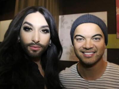 Η Κοντσίτα με τον εκπρόσωπο της Αυστραλί...