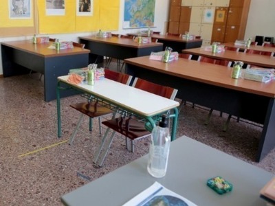 Χωρίς σέλφ τεστ, αλλά με μάσκες η επιστρ...