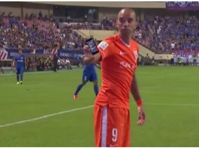 Ποδόσφαιρο: Φίλαθλος πέταξε iPhone σε πο...