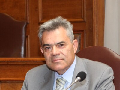 Και ο γιός του Μαντέλη, είχε βολευτεί σ...