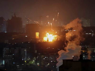 Κίεβο: Εκρήξεις και φωτιές από ρωσική επ...