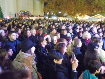 Kοσμοπλημμύρα στη συναυλία του Πασχάλη σ...