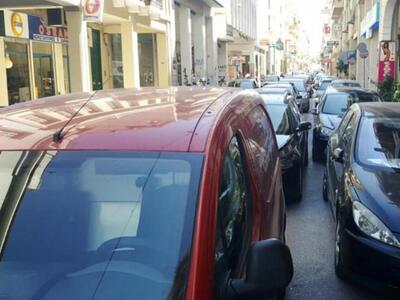 Στις καθέτους οδούς η ελεγχόμενη στάθμευ...