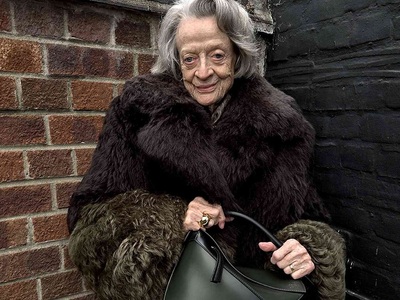 Campaign girl της Loewe η 88χρονη Μάγκι ...