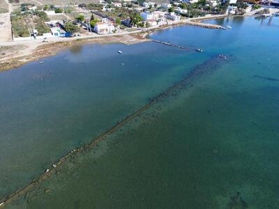 Μακρός τοίχος (βραχίονας), μήκους 160 μ....