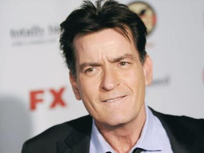 Charlie Sheen: Είναι o ηθοποιός που πάσχ...