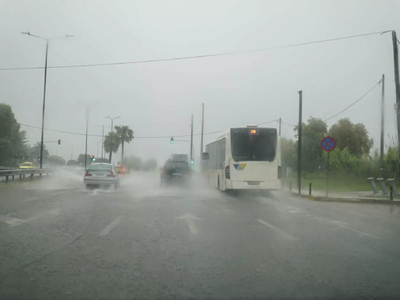 Καιρός σήμερα: Βροχές και καταιγίδες στι...