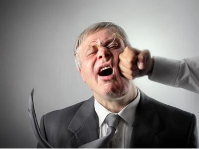 Γιατροί «έπαιξαν μπουνιές» μέσα στο ΙΚΑ