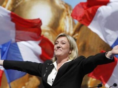 Η Μαρίν Λεπέν ανεβαίνει (επικίνδυνα) ενό...