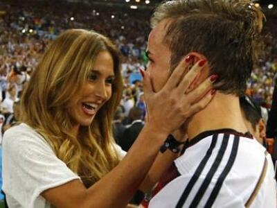 "Σκοράρει" κι εκτός γηπέδων ο ...