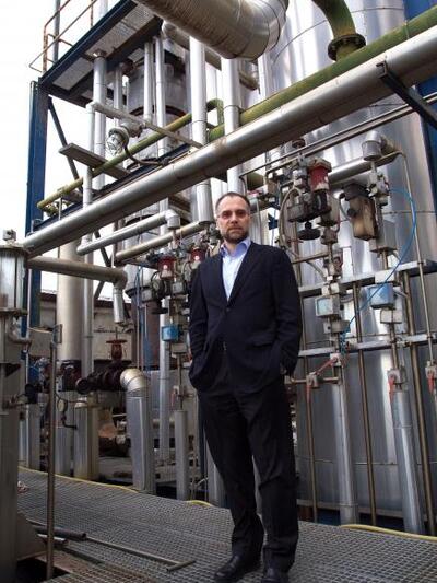 Ο Γιώργος Σπηλιόπουλος μπροστά στις κολώ...