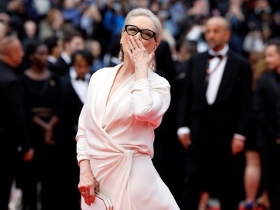 Θαυμαστές περιμένουν ώρες για να δουν τη...