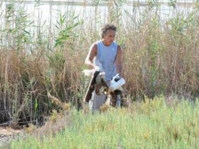 Αιγάλεια: Καθαρίζουν εθελοντικά τον υδρο...