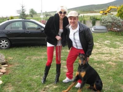 Η Τζούλια ...αγρότισσα σε κτήμα γνωστού ...