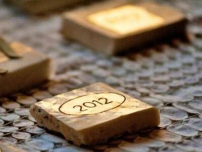 Γούρια από ελαιόλαδο και χρυσό από τη Μι...