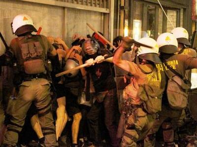 Θεσσαλονίκη: Υπό τον κλοιό των ΜΑΤ η αντ...