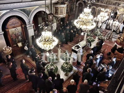 Πάτρα: Θλίψη στην κηδεία του Νίκου Καλογ...