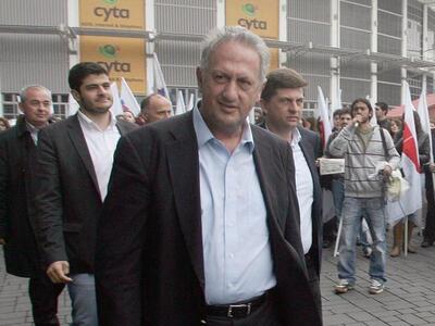 Πέταξαν αυγά στον Κώστα Σκανδαλίδη στην Κρήτη 