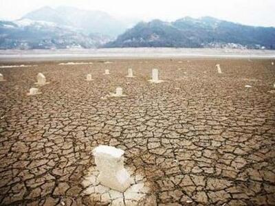 Νεκροταφείο αναδύεται μέσα από λίμνη! Η...