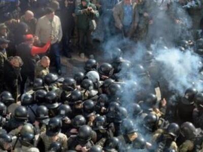 Ουκρανία: Διαδηλωτές συγκρούστηκαν με ασ...