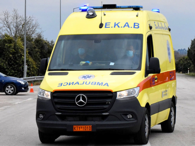 Σέρρες: Έγκυος γέννησε στο ασθενόφορο- Τ...