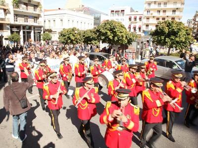 Προς πολιτικούς και "παπαγαλάκια&qu...