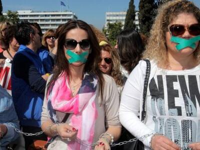 Aλυσοδεμένοι και φιμωμένοι διαμαρτύροντα...