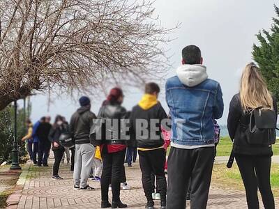 Στην ουρά για rapid test στο Νότιο Πάρκο...