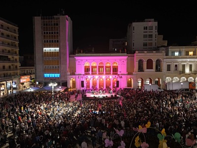 Πάτρα: Πλήθος κόσμου στην πλατεία Γεωργί...