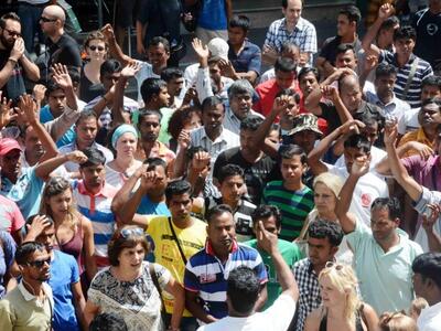 Ζητούν από τους μετανάστες της Μανωλάδας...