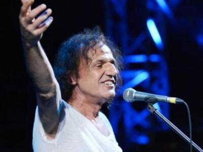 Κι όμως είναι ο Βασίλης Παπακωνσταντίνου...