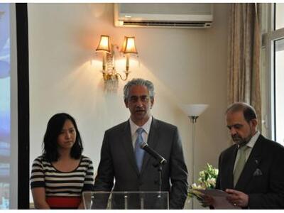 Αποχωρεί από την Ελληνική Πρεσβεία στο Π...