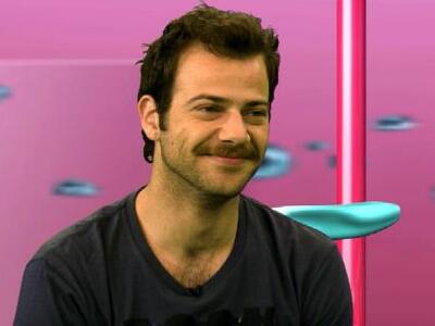 Ο Ορέστης Τζιόβας σερβίρει καφέδες! ΔΕΙΤΕ ΦΩΤΟ 