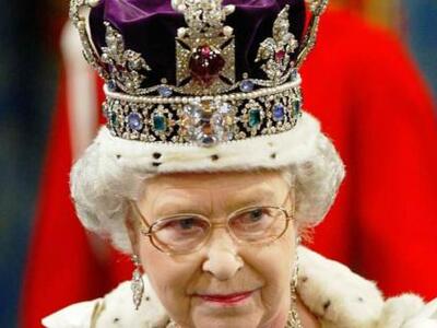 Απίστευτο! Η βασίλισσα Ελισάβετ να οδηγε...